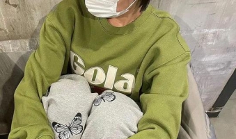 今年卫衣要这样搭 格子裤、棉服搭它超时髦