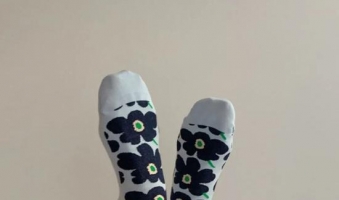 这个ins博主吸引我的居然是 她的袜子