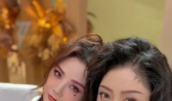 嘘~搞到姐姐们的减龄秘诀了，重点就在发型上！